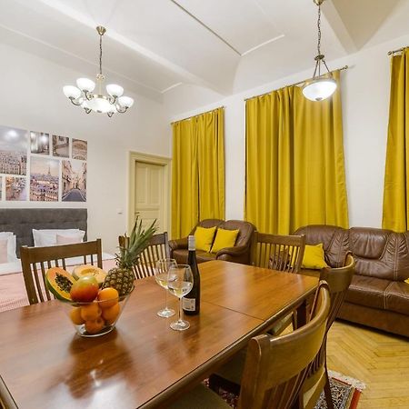 Terrace apartment in Malostranské náměstí Praga Exterior foto