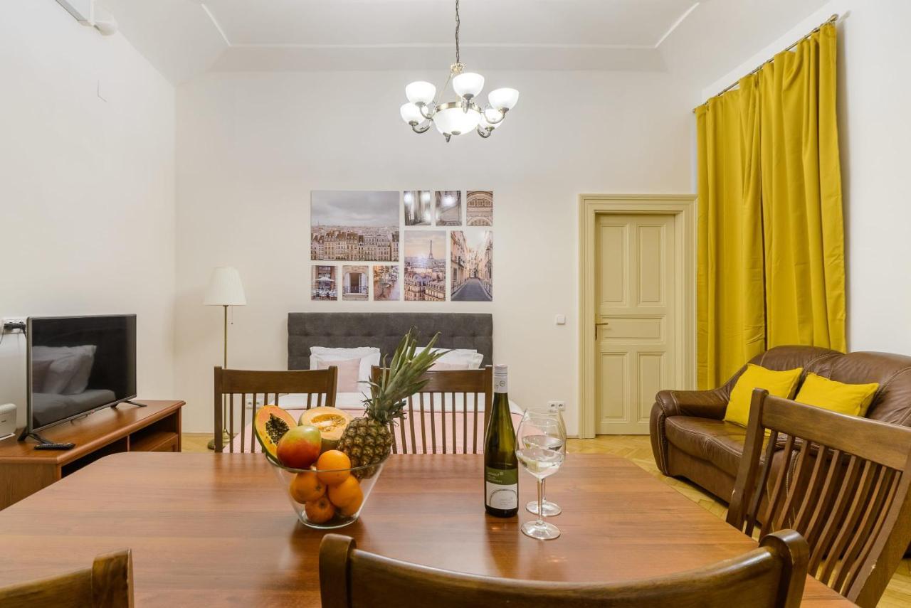 Terrace apartment in Malostranské náměstí Praga Exterior foto