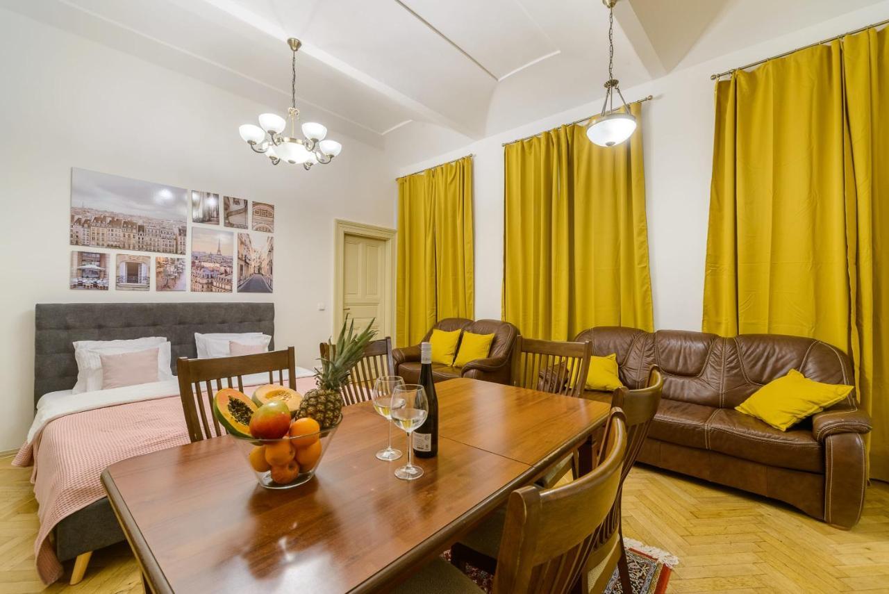 Terrace apartment in Malostranské náměstí Praga Exterior foto
